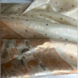 Elegant Cream 100%Pure Silk Organza Ivory Stole  with handwoven gold silver Zari